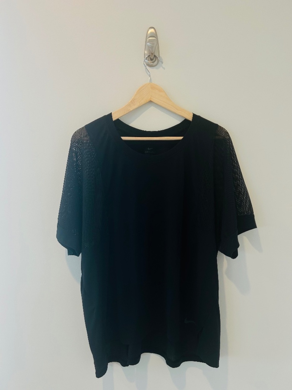 Nike Short Sleeve Breathable Top with Mesh Sleeves in Black Sz 1X - EUC